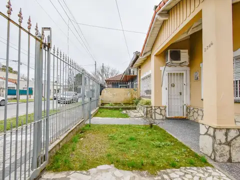 VENTA CASA C/PARQUE GARAGE PARA 3 AUTOS