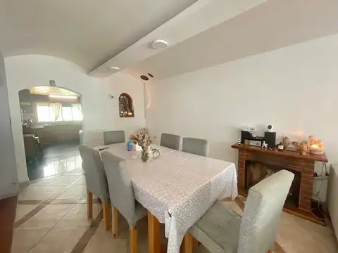 Casa en Venta con 4 cocheras