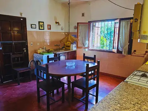 Casa 5 ambientes con 3 baños