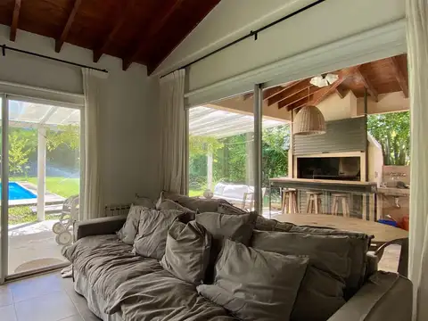Casa 6 ambientes con 3 baños