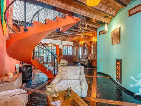 Casa 5 ambientes con 3 baños