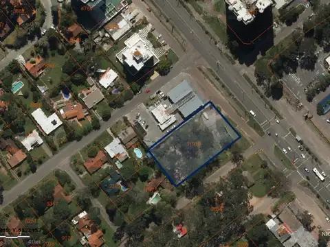 EXCELENTE LOTE EN ESQUINA. IDEAL INVERSIÓN / DESARROLLO. UNICO  