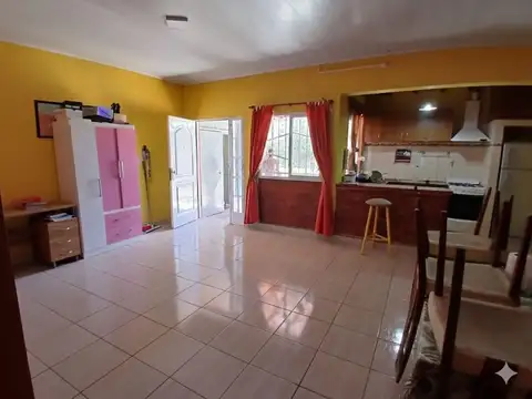 Casa 5 ambientes con 1 baño