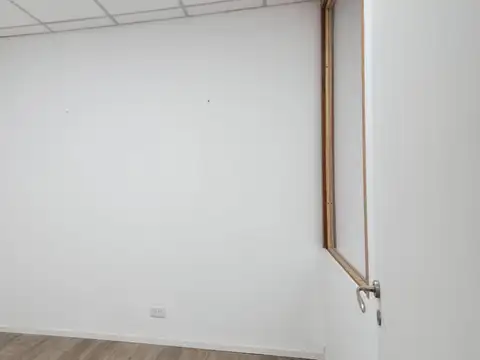Oficina 4 ambientes con 1 baño