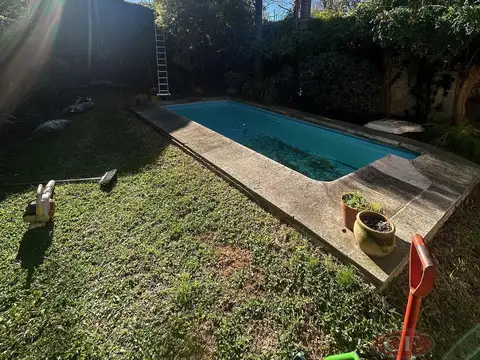 Chalet en Venta , La Lucila – 5 Dormitorios, Jardín y Pileta