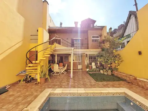 Casa en VENTA 6 amb, pisicina, parrilla, garaje, sotano!