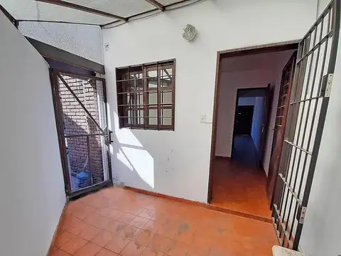 Casa tipo Duplex 3 Ambientes con patio en Venta - Morón