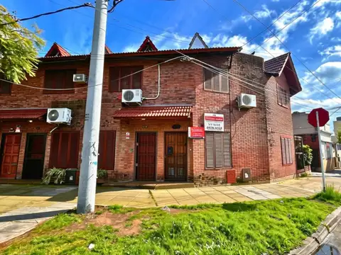 Casa tipo Duplex 3 Ambientes con patio en Venta - Morón