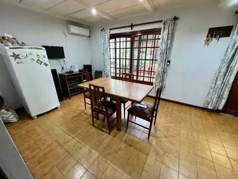 NUEVO PRECIO - CASA - 4 AMB - LOTE 8.66 X 20 - COCHERAS - QUINCHO CON PARRILLA