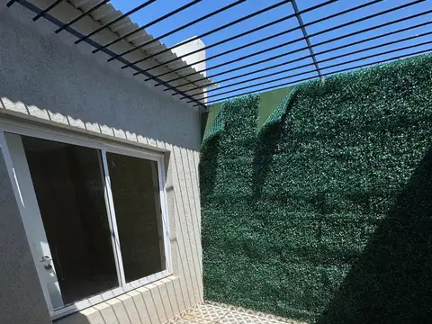 Casa 2 ambientes con 1 baño