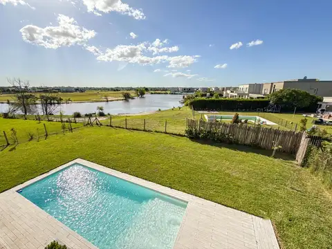 Casa en Venta en El Canton, USD 460.000