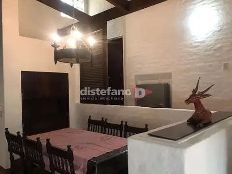 Casa 5 ambientes con 4 baños
