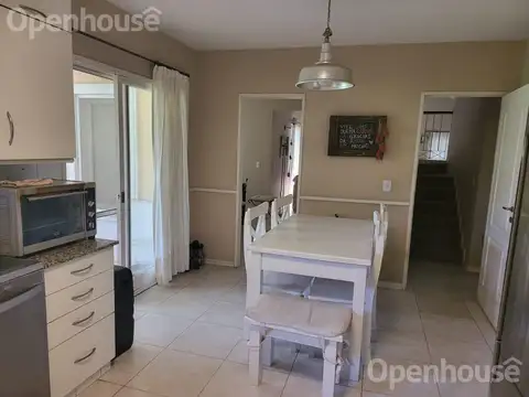 Casa 4 ambientes con 2 baños