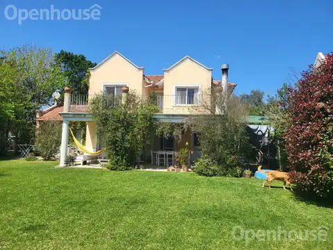 Venta Casa en  La Campiña- Pilar- sobre lote central.