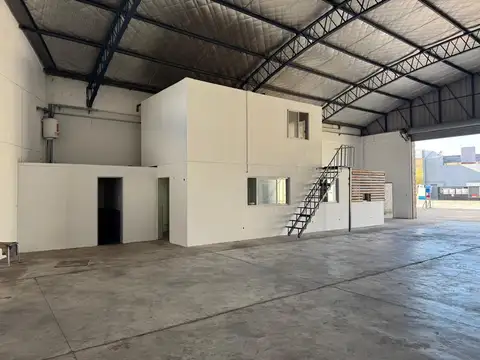 Galpón Comercial 705 m² c/ Oficinas - baños y vestuarios - Virrey Del Pino