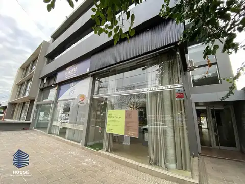 Oficina Amoblada con Cochera Fija en Alquiler en Barrio Cerro de Las Rosas