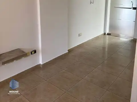 Oficina en Alquiler en Cerro De Las Rosas, $ 550.000