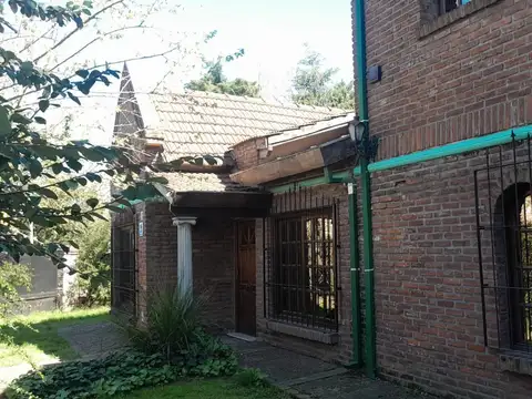 Adg. Casa En Venta 6 Ambientes En San Miguel