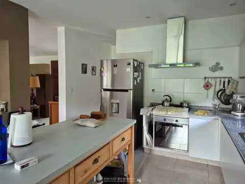 Casa 5 ambientes con 3 baños