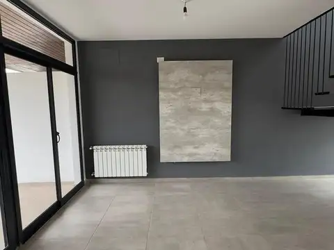 Duplex en LA CALANDRIA 3 dormitorios 3 baños con excelente patio