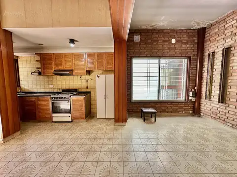 Casa 3 ambientes en Morón Norte con cochera y patio