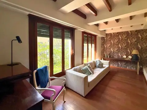 Casa en Alquiler con 1 cochera