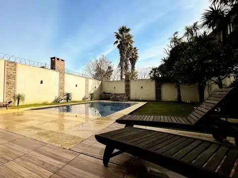 Casa 5 ambientes con 4 baños
