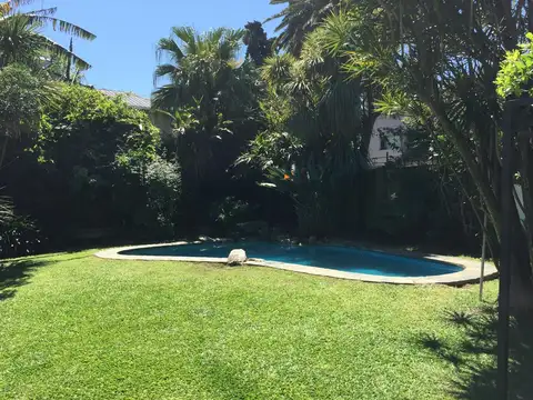 Casa sobre lote de 598 m2 en zonificación R2 