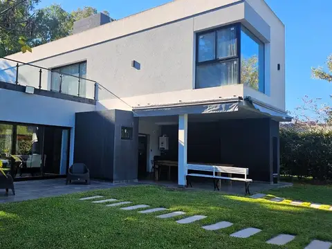 Casa en Alquiler en Club Miralagos, USD 1.800