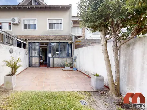 Casa Duplex en Venta de 5 Ambientes en Martinez con Vestidor, Playroom, Jardín y Cochera