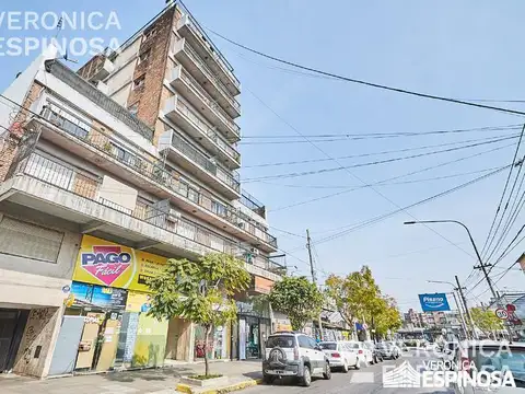 Departamento de cuatro ambientes en venta, Castelar. centro