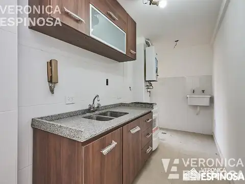 Departamento de cuatro ambientes en venta, Castelar. centro