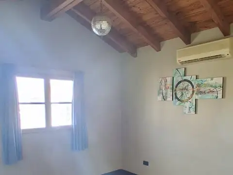 Casa en Alquiler con 3 cocheras