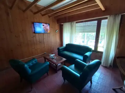 CHALET DE 5 AMBIENTES A 1 CUADRA DEL MAR EN BARRIO PUNTA MOGOTES !