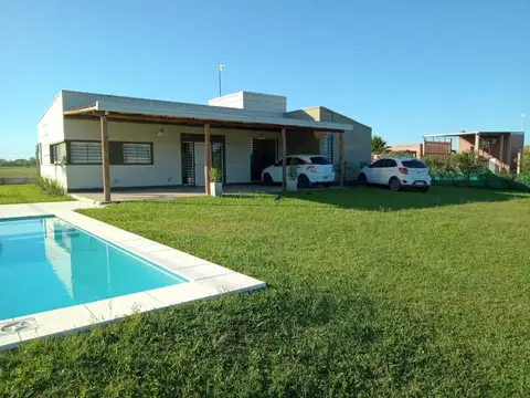 Casa quinta con pileta, La Martina, Puerto Tirol