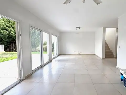 Casa 4 ambientes con 3 baños