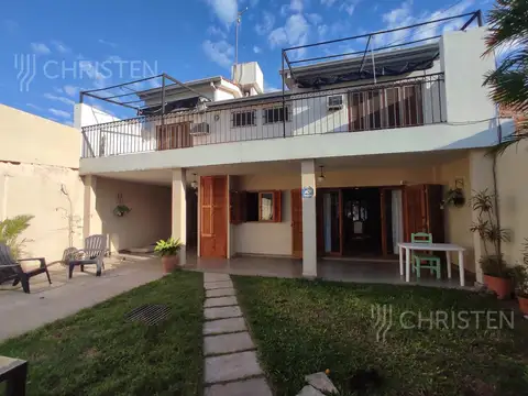 Casa en Venta con 3 cocheras