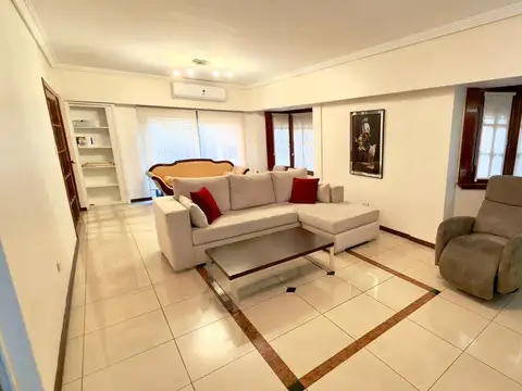 Casa 5 ambientes con 4 baños
