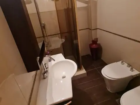 Casa 5 ambientes con 4 baños