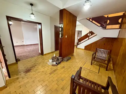 Casa en lote propio de 8.66 x 14.5 con garaje comodo living comedor patio y tres dormitorios