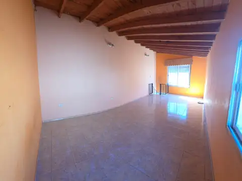 Departamento tipo casa en venta en Gregorio De Laferrere