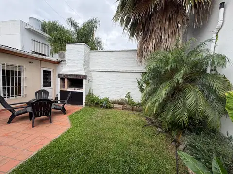 Casa en Olivos 3/4 ambientes y jardìn
