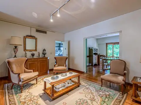 Casa en Venta con 3 cocheras