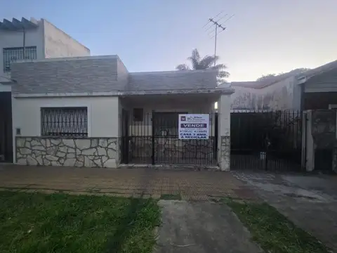 casa "A RECICLAR"- 3 AMB. s/ lote propio