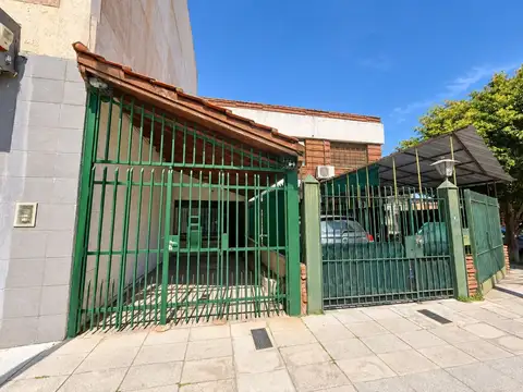 DUPLEX CON COCHERA Y PATIO PROPIO CON PARRILLA