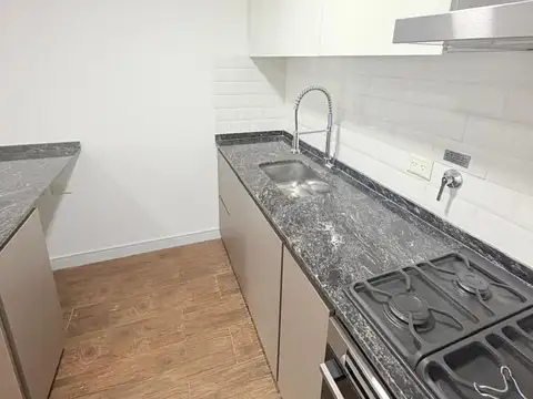 Departamento en Alquiler en Coghlan, $ 900.000