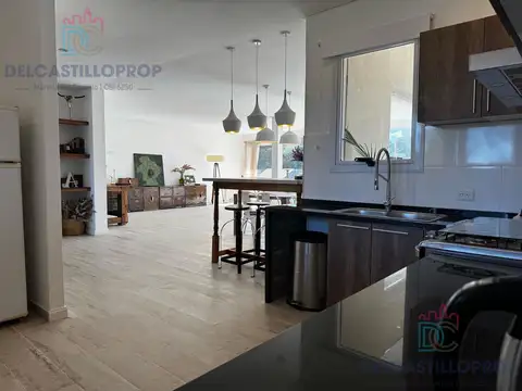 Casa en Venta con 4 cocheras