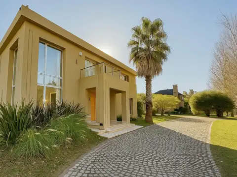 Casa en Los Alamos Club de Campo Ibarlucea Barrio Cerrado 3 Dormitorios