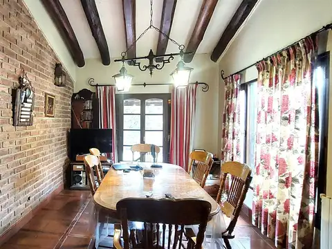 CASA EN VENTA EN EL CORAZÓN DE CHACRAS DE CORIA