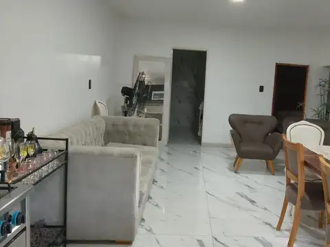 Depto Tipo Casa en Venta de 5 ambientes